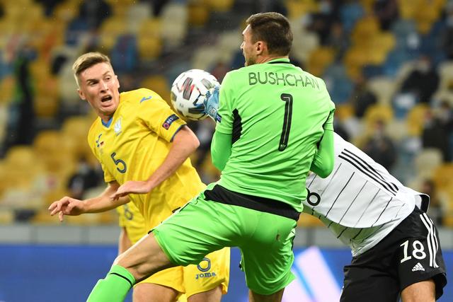 记者批姆巴佩：姆巴佩状态不像职业球员